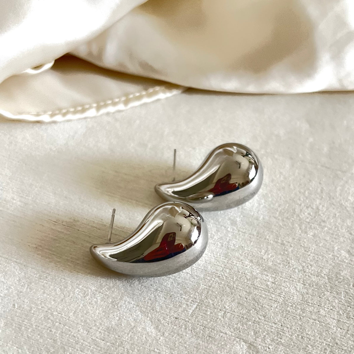 Silver toned droplet earrings