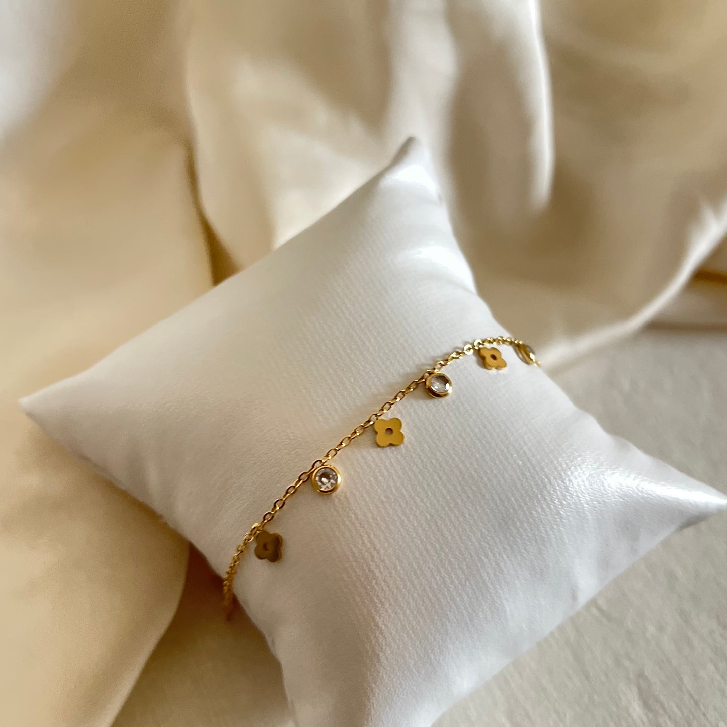 18KT Gold Plated Flower Gemstone Charm Bracelet
