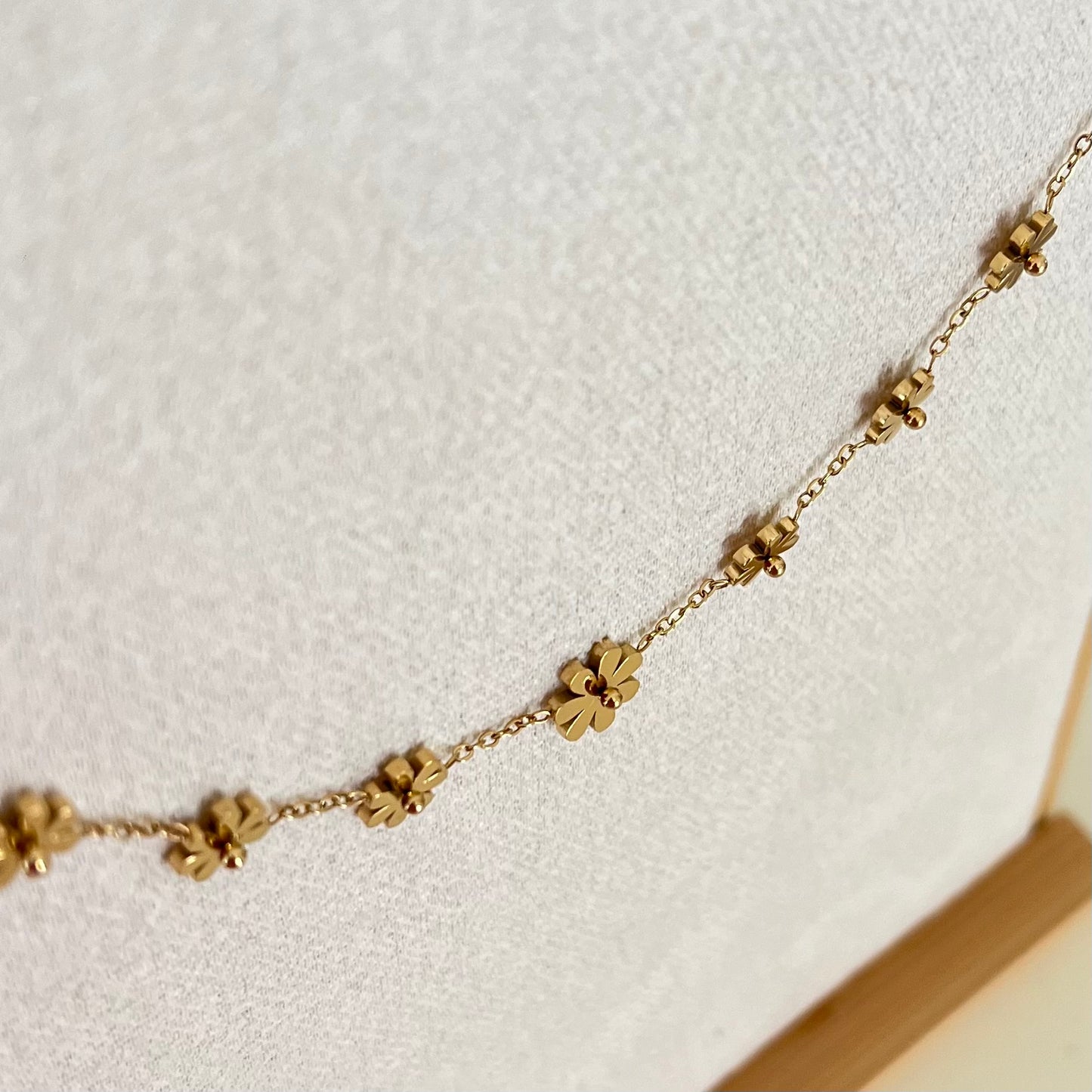 18KT Gold Plated Flower Power Necklace