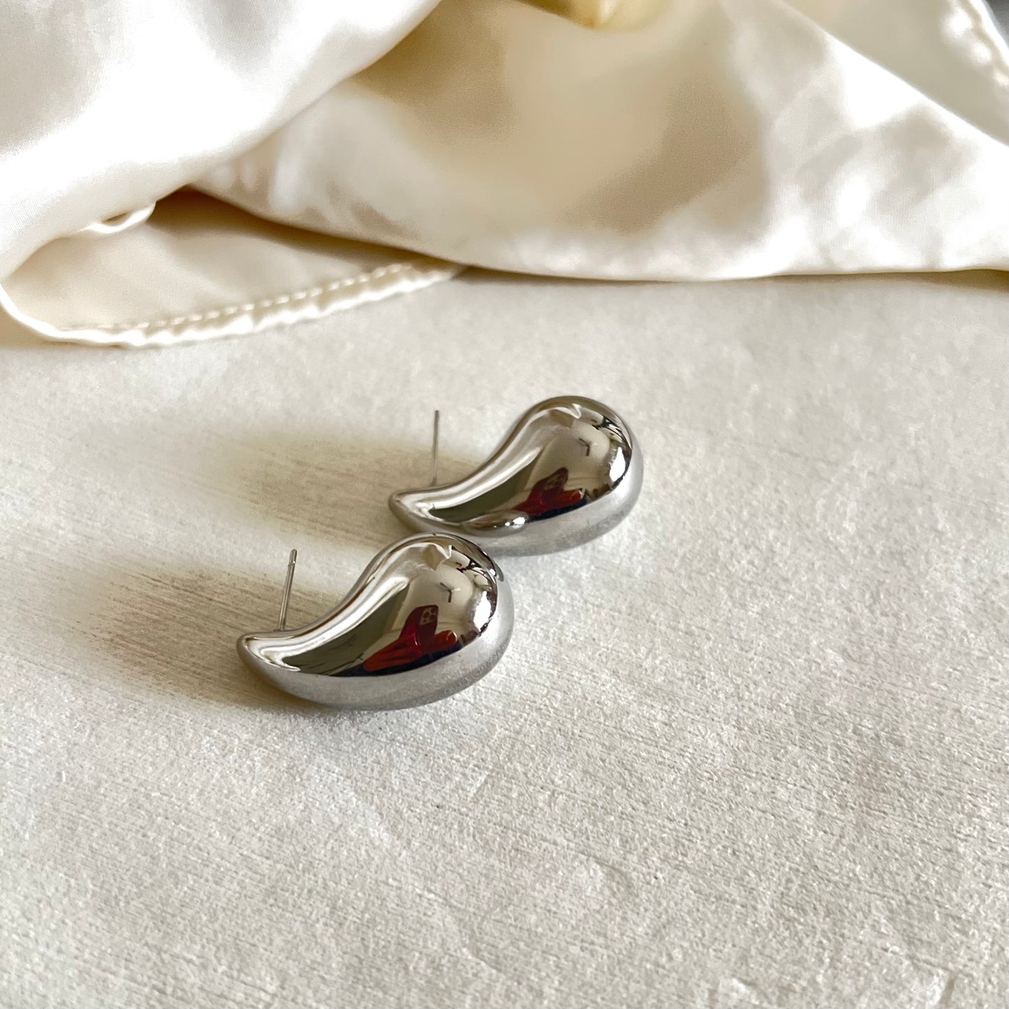 Silver toned droplet earrings