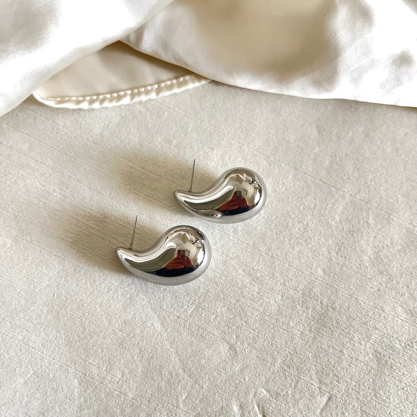 Silver toned droplet earrings