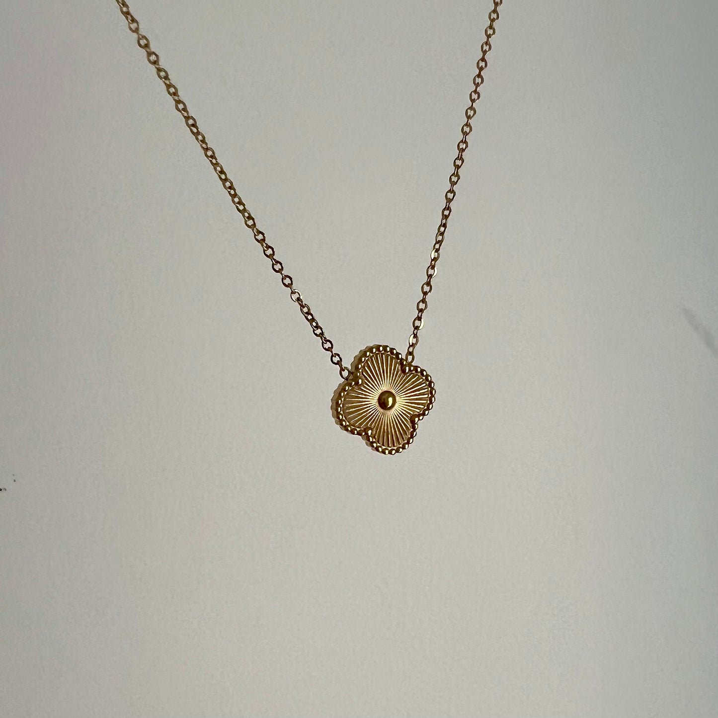 18KT Gold Plated Jaggy Clover Necklace