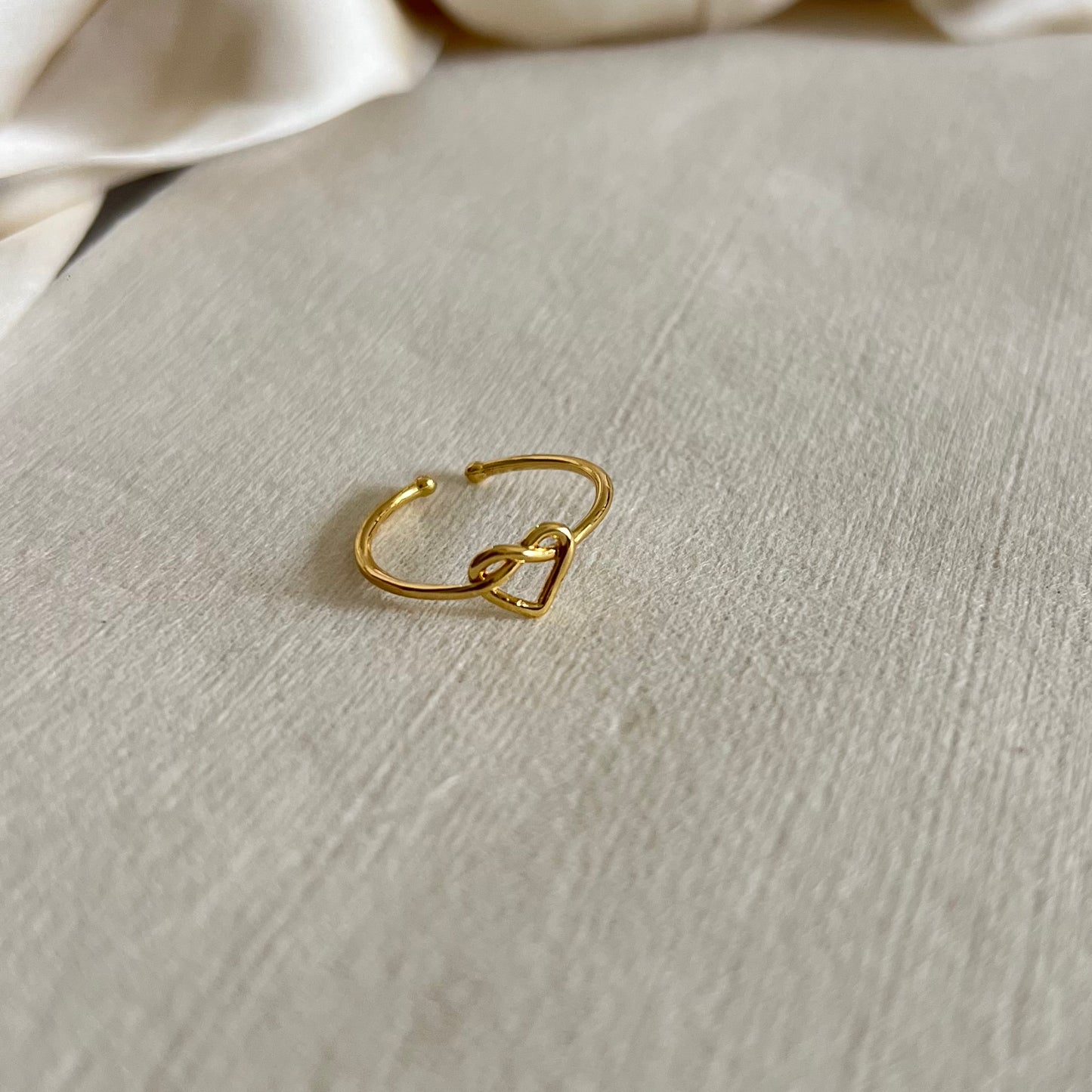 18KT Gold Plated Heart Crossed Ring